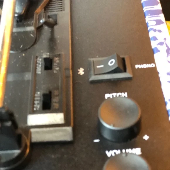 Crosley Black and White Patterned Turntable - Picture 5 of 12